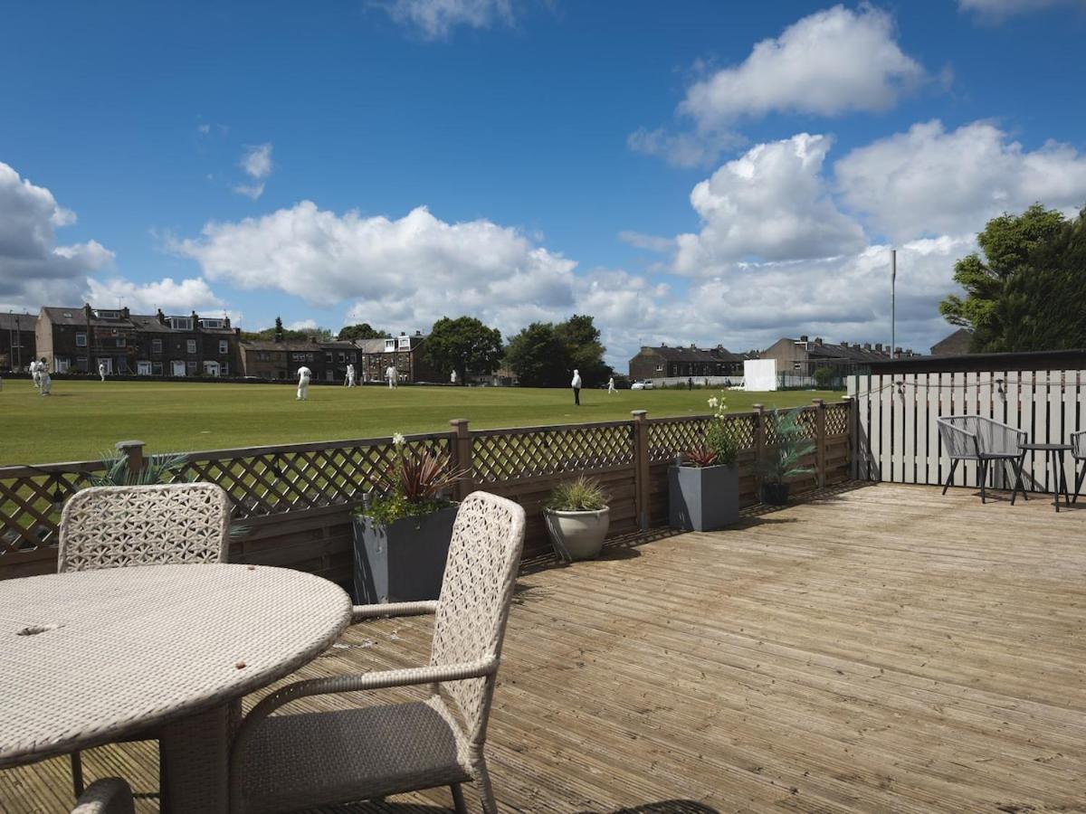 Cricketers View Bradford (West Yorkshire)